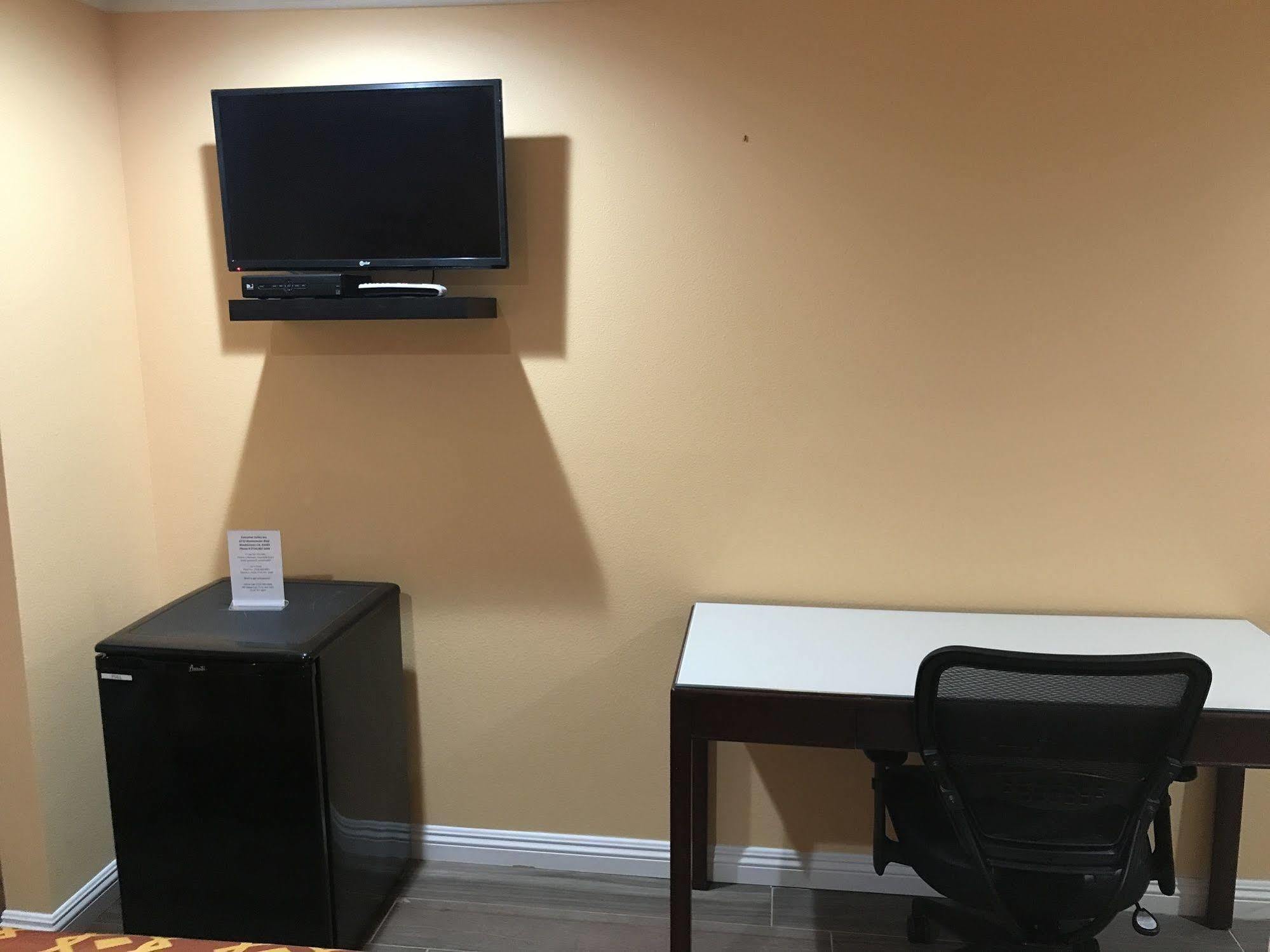Executive Suites Inn Westminster Εξωτερικό φωτογραφία