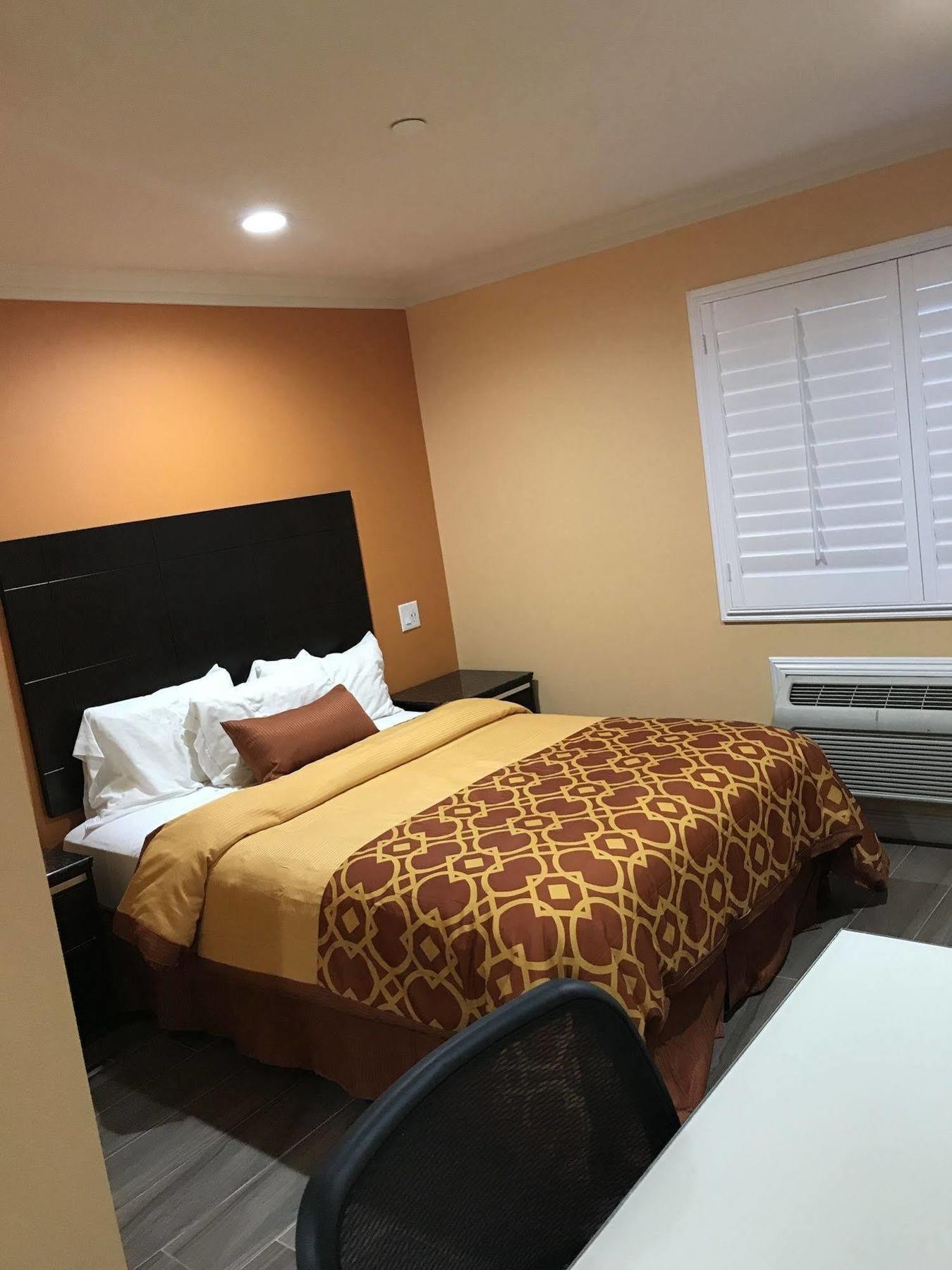 Executive Suites Inn Westminster Εξωτερικό φωτογραφία
